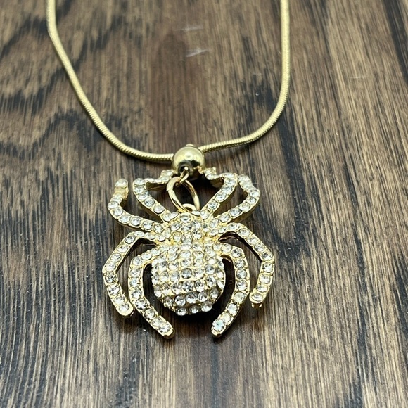 Spider Pendant Gold Tone with Rhinestones. Sparkling Necklace 🕷️ Halloween - Picture 1 of 10